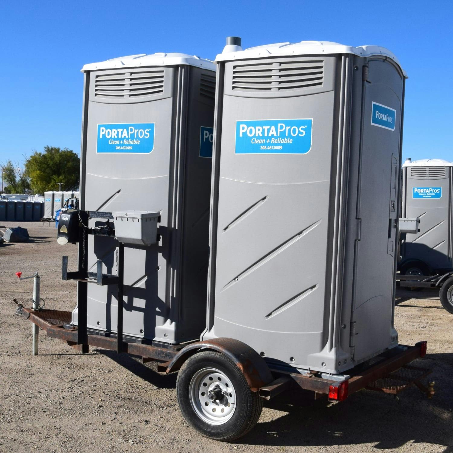Double Restroom Trailer side view